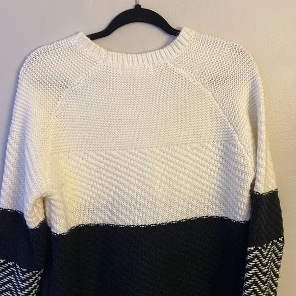 John + Jenn Small Chunky Knit Sweater Black and White Fringe - Picture 13 of 16